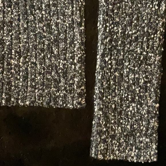 St. John sweater new with tags. Size M - Picture 3 of 5